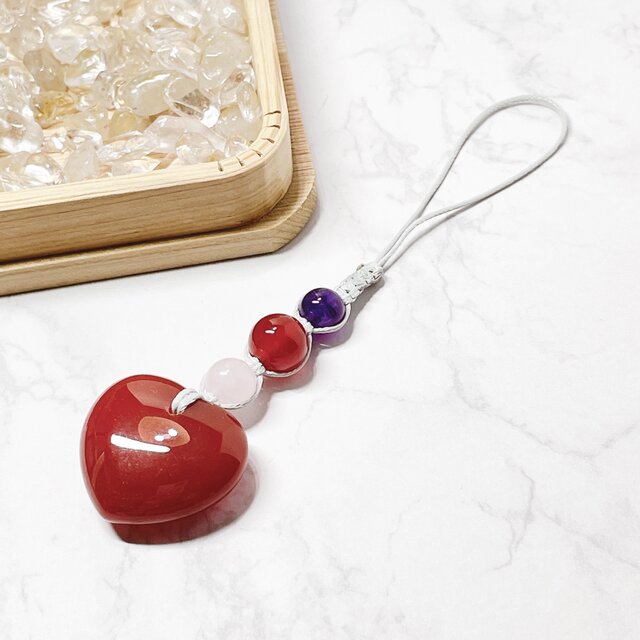 ✦1点限定！穏やかな赤いハートが彩る、心をほどく天然石ストラップ