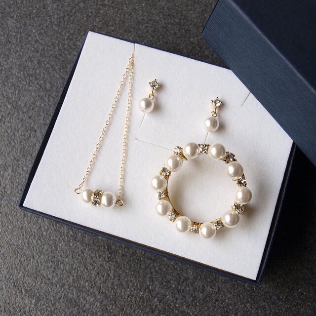 caree” 貝パール ピアス ネックレス ブローチ セット ホワイト | iichi 