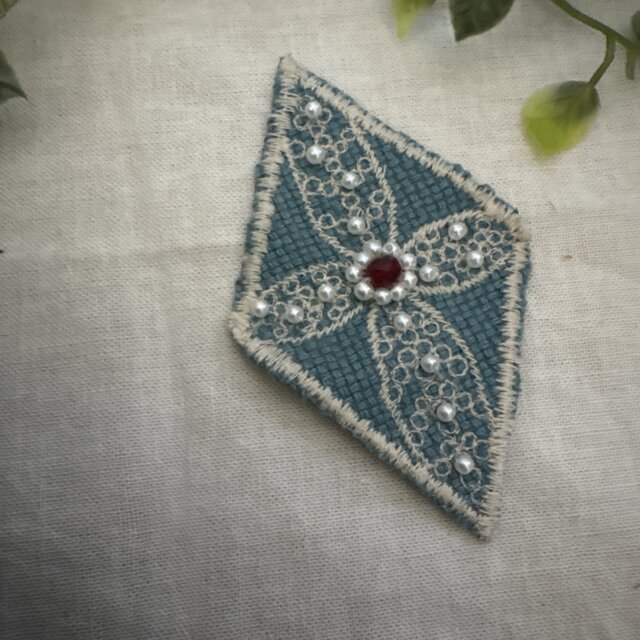 保留⑫81ミナペルホネン　ハンドメイド　ブローチアクセサリー ＊ ＊☆ハンドメイドミナペルホネン⚮̈ シンフォニー♡ダイヤブローチ