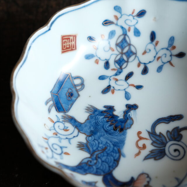 ク*キ様 大珍品　中国骨董　清朝期　古染付　青花　輪繋ぎ　鯉　波　巻貝　足付大皿 花唐草と獅子◇伊万里 染錦金彩膾皿 花唐草 青海波 深皿 骨董/antiques