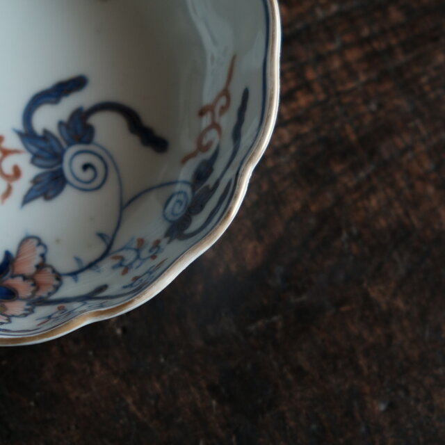 古伊万里　花唐草　皿　江戸時代　染付　唐花　骨董　金直し　金継ぎ　アンティーク 花唐草と獅子◇伊万里 染錦金彩膾皿 花唐草 青海波 深皿 骨董/antiques