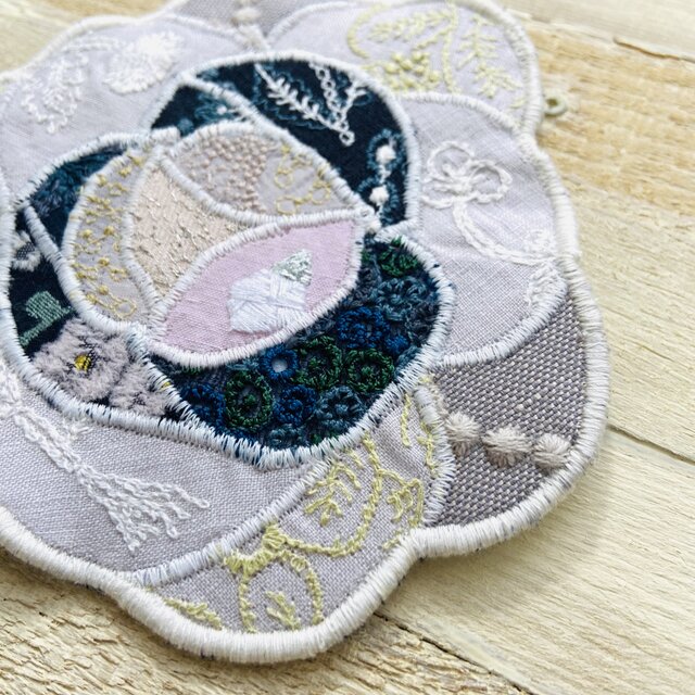 z378○バラポーチミニ（ミナペルホネン刺繍生地使用 | iichi 日々の