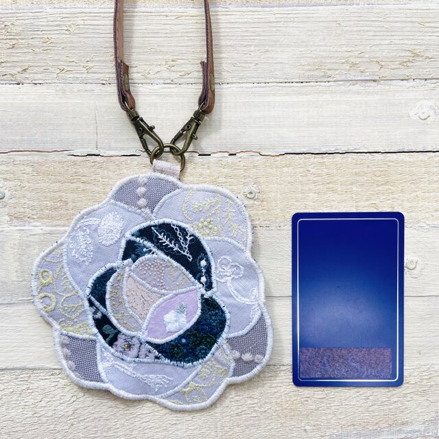 z378○バラポーチミニ（ミナペルホネン刺繍生地使用 | iichi 日々の