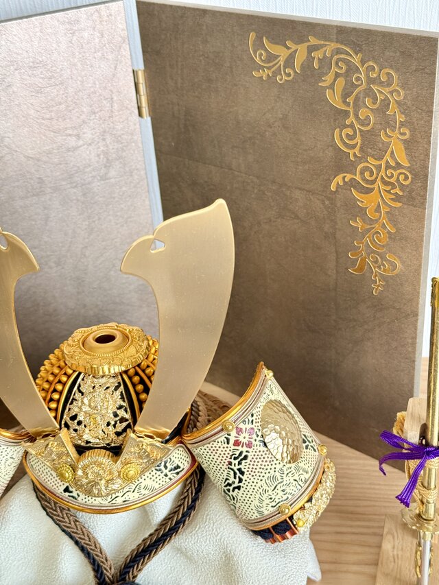 王者（おうじゃ）8号兜 唐草柄（からくさがら）収納飾りLED付 | iichi