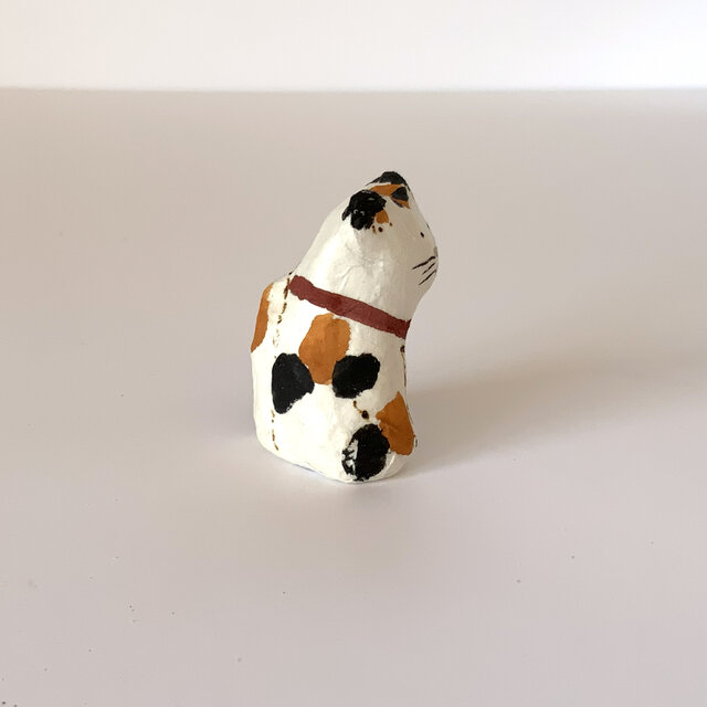 小さな招き猫 B 紙塑人形 | iichi 日々の暮らしを心地よくする
