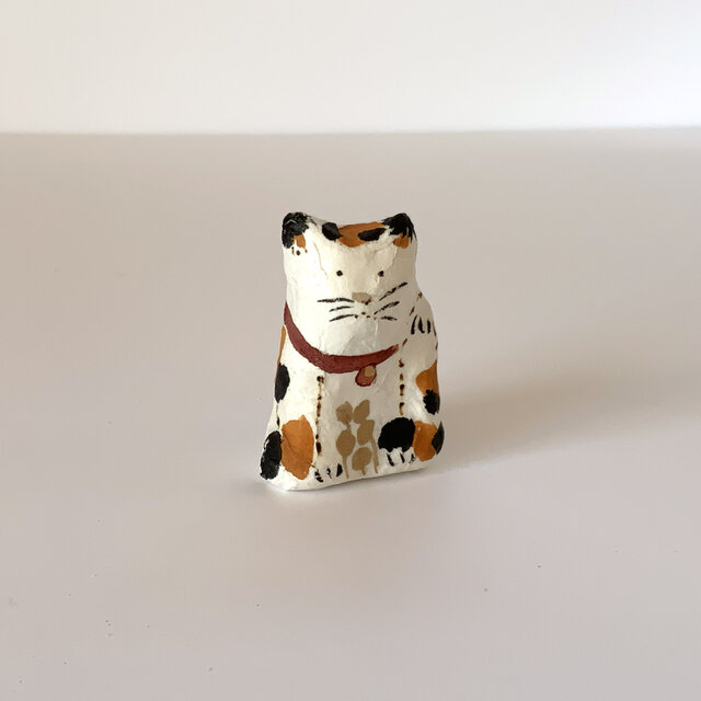 小さな招き猫 B 紙塑人形 | iichi 日々の暮らしを心地よくする