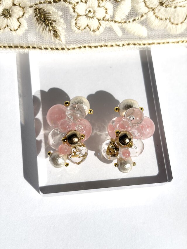 雫飴 -さくら-｜桜ピンクとゴールドの大人可愛いレジンピアス | iichi