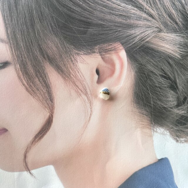 金継ぎシー陶器とムーンストーンのアシンメトリーピアス｜藍染付｜一点