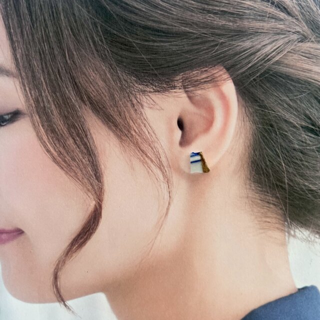 白い染付陶片の金継ぎピアス／イヤリング｜シー陶器・一点物 | iichi