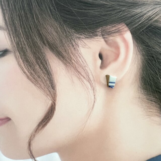 白い染付陶片の金継ぎピアス／イヤリング｜シー陶器・一点物 | iichi