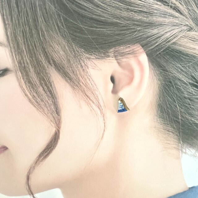 染付陶片の金継ぎピアス／イヤリング｜シー陶器・一点物 | iichi 日々 