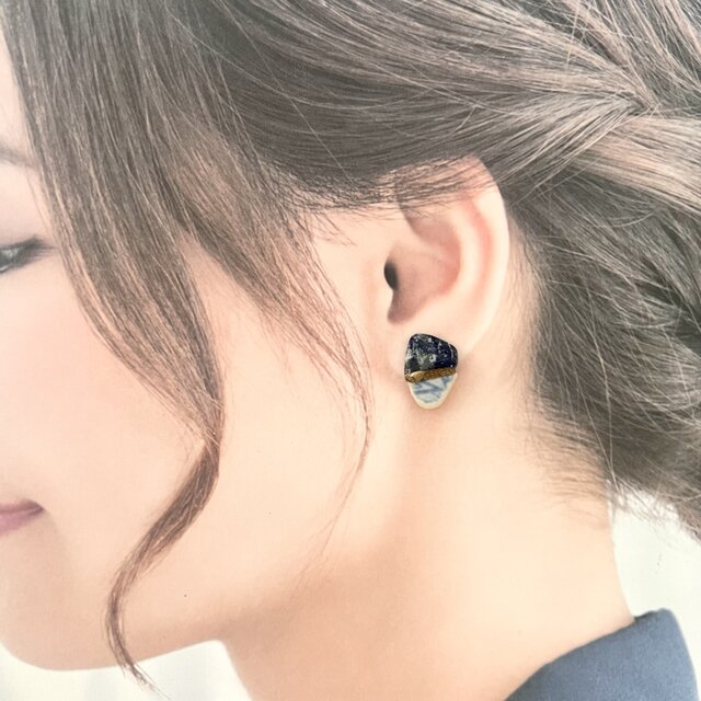 ラピスラズリと染付陶片の金継ぎピアス／イヤリング｜シー陶器・一点物