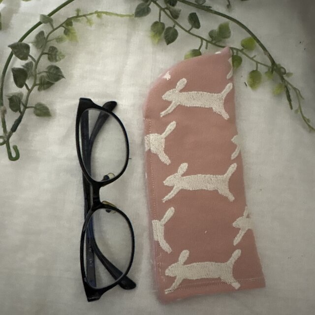 ハンドメイド♡メガネケース♡リネンピンクうさぎ刺繍柄♡♡普通タイプ