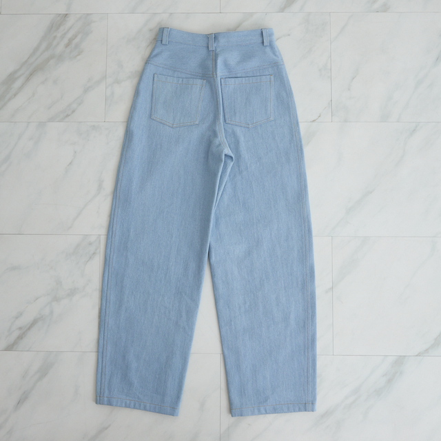 丈調整できる✨】脚のラインを拾わない美シルエットバレルレッグデニム