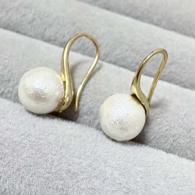 ホワイトパール ゴールドフックピアス