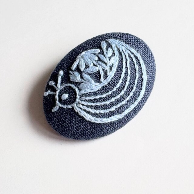 ことりの花籠の刺繍ブローチ（hokuo）#464 | iichi 日々の暮らしを