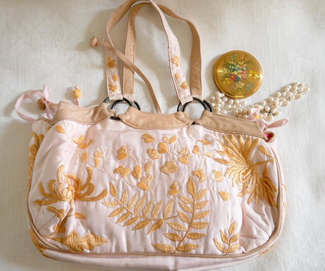 Jamin Puech Paris】淡いピンクにオレンジ色の菊花 シノワズリ刺しゅう