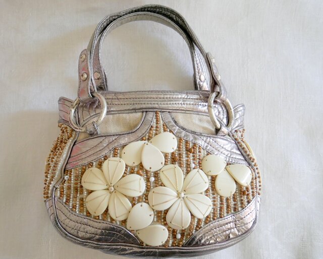 Jamin Puech Paris】ベージュ&シルバー色 フローラル柄モチーフ飾り