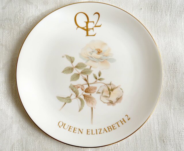 ロイヤルドルトン★ヨークシャーローズ★デザート皿6枚【美品】 英国製【Royal Doulton】ヨークシャーローズ 皿 クイーンエリザベス2世