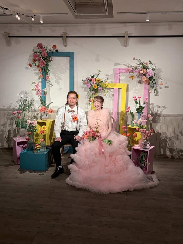 実例写真！カラードレス ピンク Vネック ノースリーブ ラッフルフリル