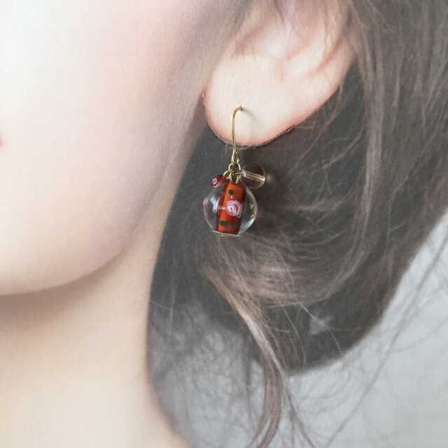 とんぼ玉 の シャボン玉 ピアス 赤 レッド クリア 透明感 しゃぼん玉