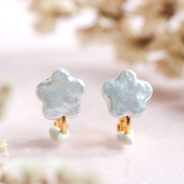 痛くなりにくい】花パールのイヤリング｜シンプル 淡水パール 花