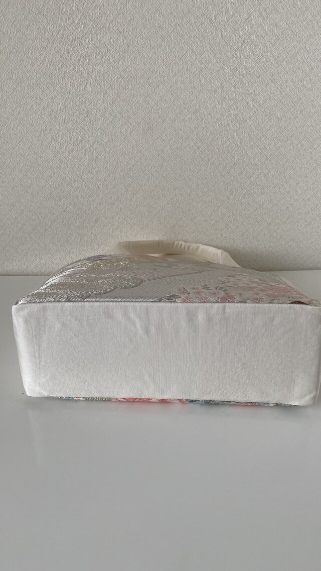上品な帯リメイクバッグ｜華車×花文様｜和装にも洋装にも | iichi 日々