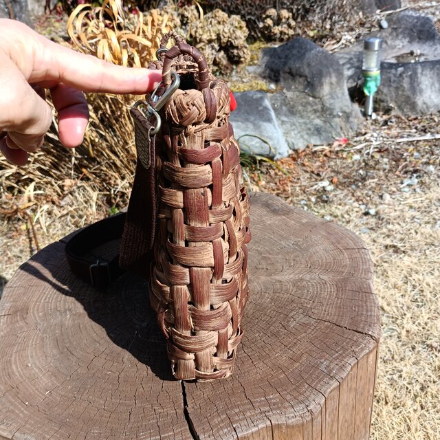 貴重な山葡萄の蔓で編んだショルダーバッグ(ポシェット)B/山珊瑚の