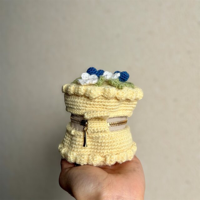 ケーキポーチ ハンドメイド お花 ブルーベリー 手のひらサイズ 編み物