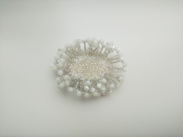 刺繍ブローチ Frost | iichi 日々の暮らしを心地よくするハンドメイド