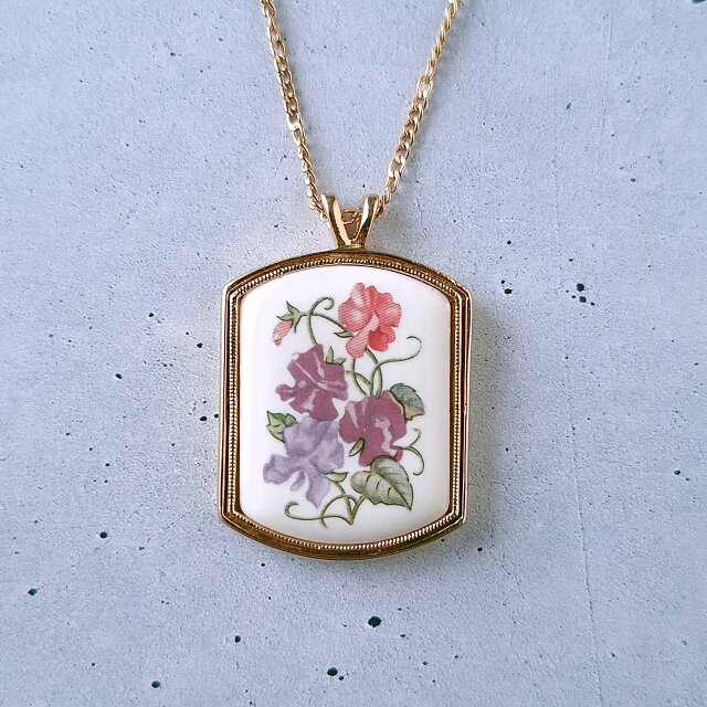Avon》 “Floral Heritage” April sweet pea エイボン ヴィンテージ 