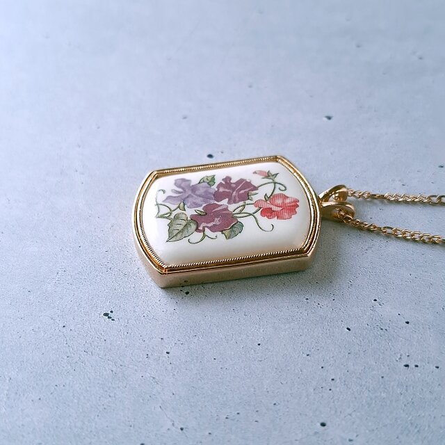 Avon》 “Floral Heritage” April sweet pea エイボン ヴィンテージ 