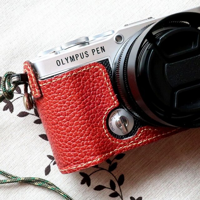 OLYMPUS カメラケース　レンズケース　ヴィンテージ　レトロ　レア クラシカルなカメラに似合うビンテージ風レザーケースで、オンリーワン