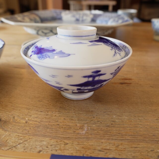 静けさを湛える、山水の輪郭染付茶碗 | iichi 日々の暮らしを心地よく