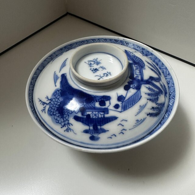 静けさを湛える、山水の輪郭染付茶碗 | iichi 日々の暮らしを心地よく