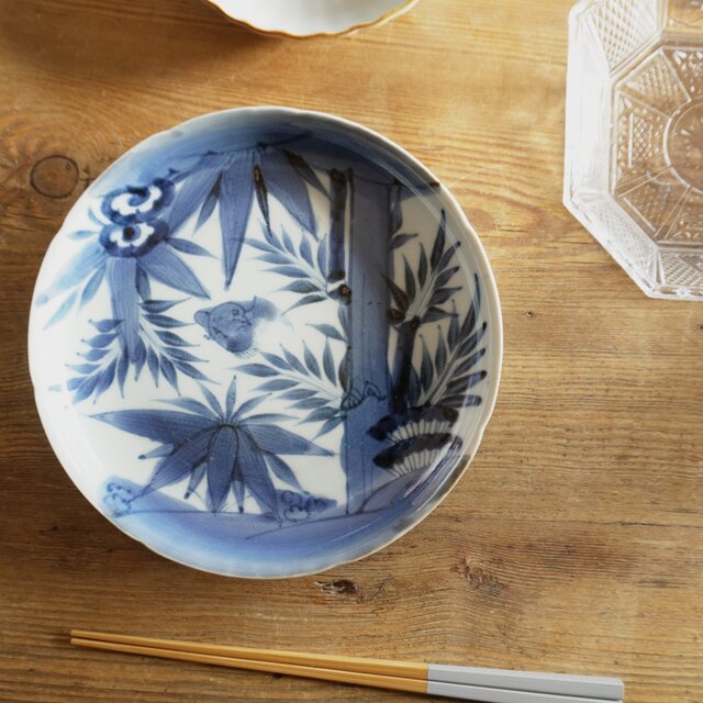 竹林に遊ぶ染付中皿 | iichi 日々の暮らしを心地よくするハンドメイド