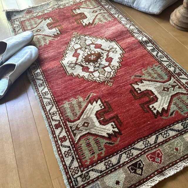 レア50×102 アンティークレッド　小さなメダリオン　トルコヴィンテージラグ レア50×102 アンティークレッド 小さなメダリオン トルコヴィンテージ