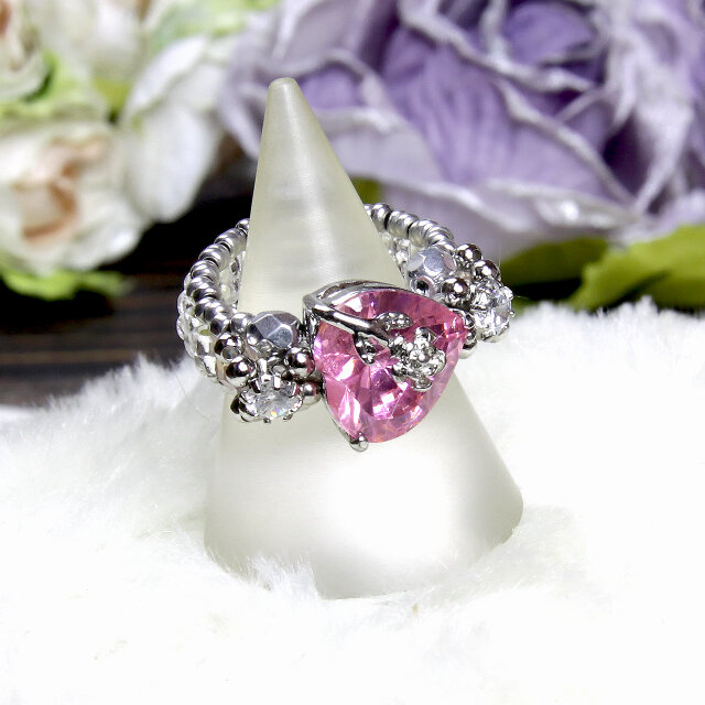 可憐な輝き：大粒♡ジルコニアのピンク花一輪リング〔ジルコニア