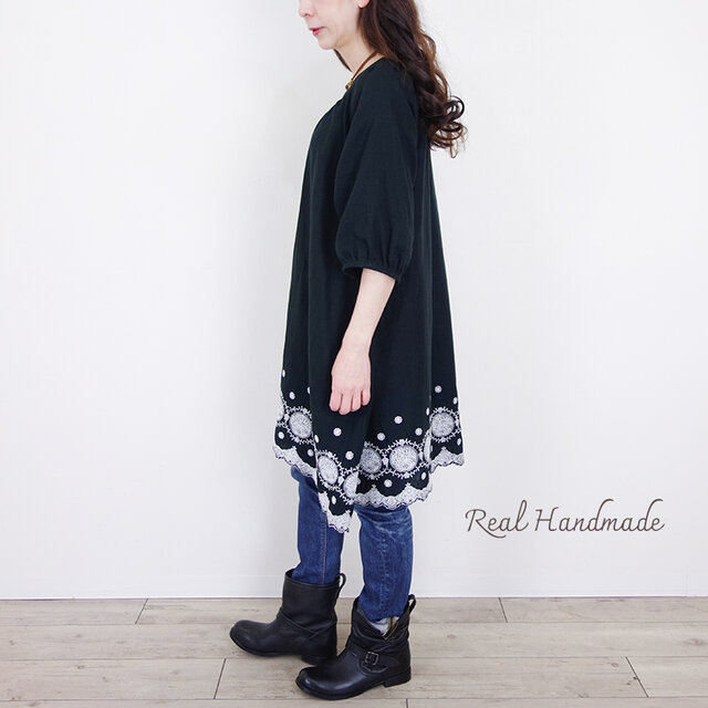 Wガーゼ・スカラップサークル刺繍のパフスリーブVネックワンピース