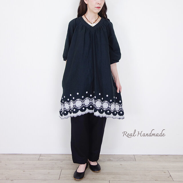 Wガーゼ・スカラップサークル刺繍のパフスリーブVネックワンピース