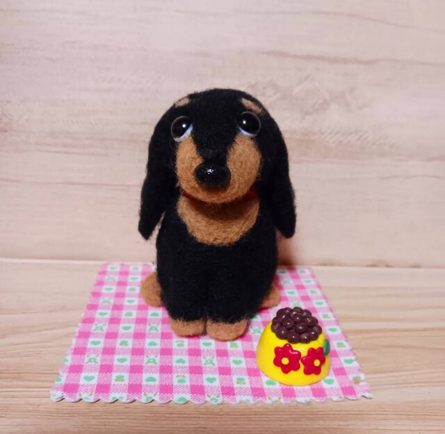 羊毛フェルト 愛らしいお目目のダックスフンド 子犬 ドッグフード皿