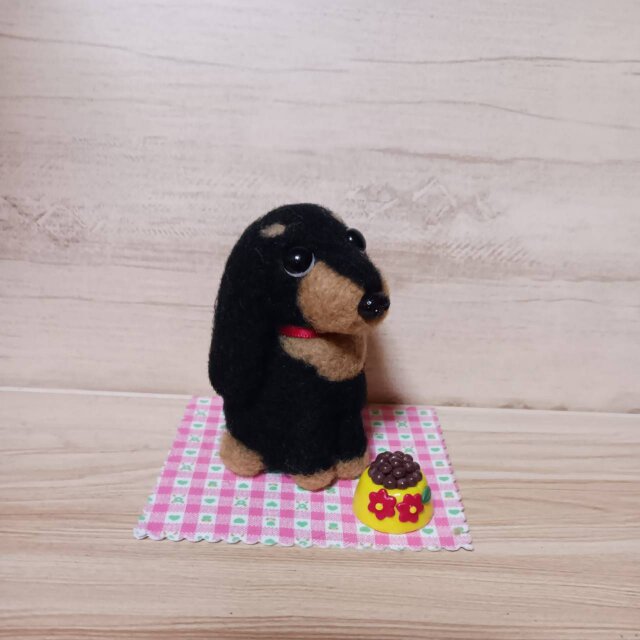 羊毛フェルト 愛らしいお目目のダックスフンド 子犬 ドッグフード皿
