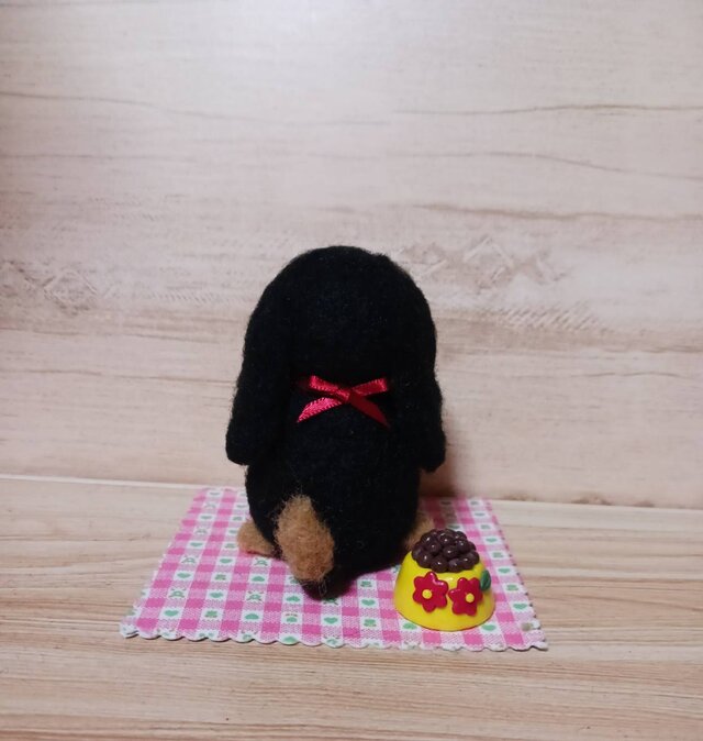 羊毛フェルト 愛らしいお目目のダックスフンド 子犬 ドッグフード皿