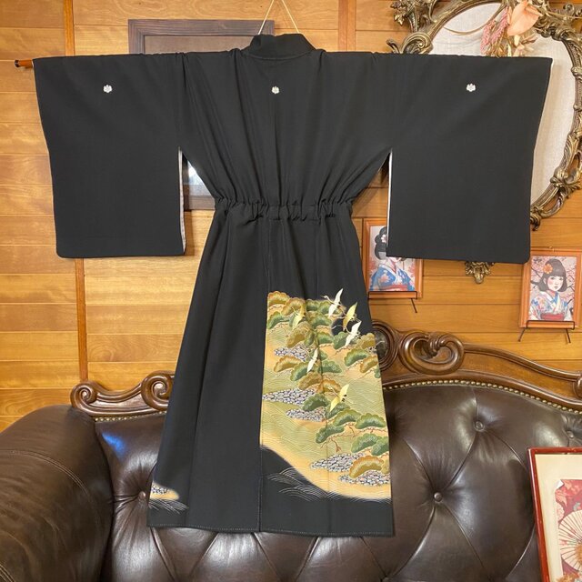 黒留リメイク　ワンピース　黒留袖　扇四季の舞　作家モノ 黒留袖 着物 リメイク ワンピース ドレス 和洋折衷 洗える 化繊 漆黒の