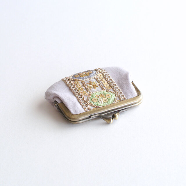 インド刺繍リボンのミニがま口 ライトグレー | iichi 日々の暮らしを