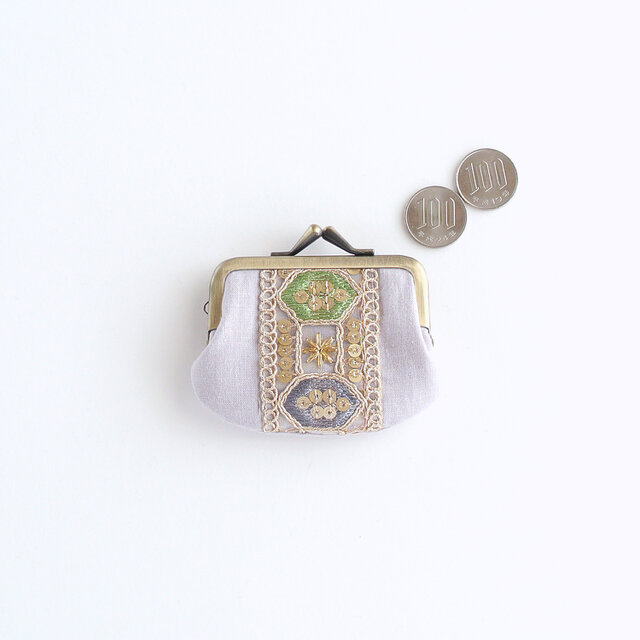 インド刺繍リボンのミニがま口 ライトグレー | iichi 日々の暮らしを