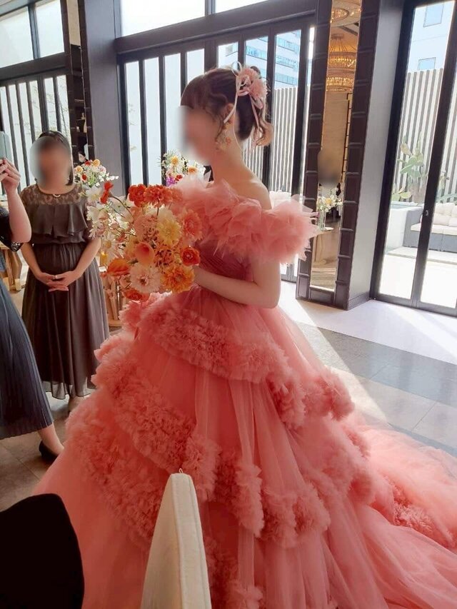 実例写真！美品！カラードレス オフショルダー ローズピンク ラッフル