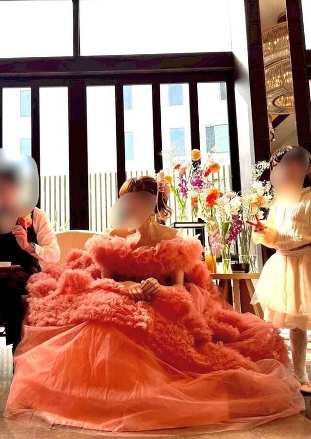 実例写真！美品！カラードレス オフショルダー ローズピンク ラッフル