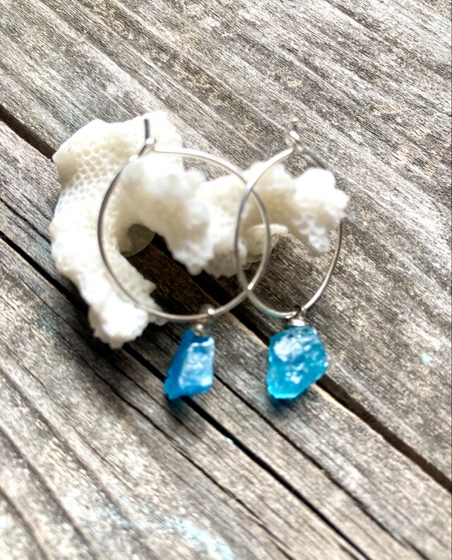 【0302】ピアス ブルーアパタイト※高品質 sv925*apatite rocks ネオンブルーアパタイト原石の一粒ピアス | iichi