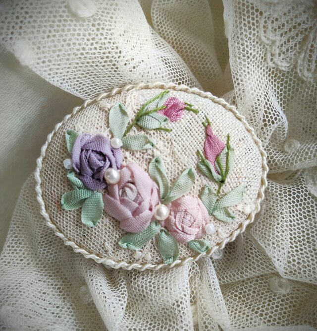 リボン刺繍*アンティークレース*薔薇*ブローチ* | iichi 日々の暮らし